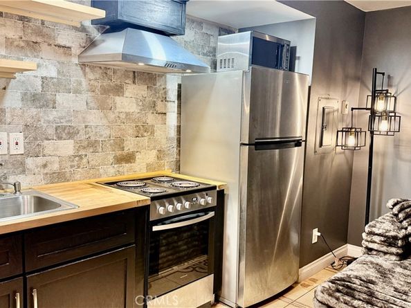 7904 Laurel Canyon 12, North Hollywood CA 91605