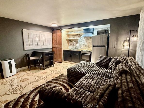 7904 Laurel Canyon 12, North Hollywood CA 91605