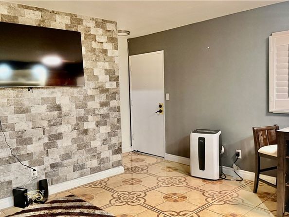 7904 Laurel Canyon 12, North Hollywood CA 91605