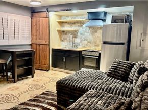 7904 Laurel Canyon 12, North Hollywood CA 91605