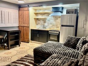7904 Laurel Canyon 12, North Hollywood CA 91605