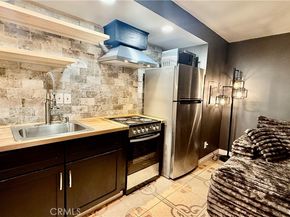 7904 Laurel Canyon 12, North Hollywood CA 91605