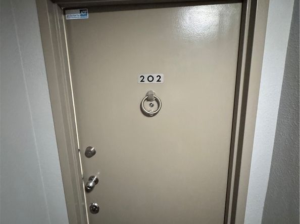 8535 W West Knoll 202, West Hollywood CA 90069