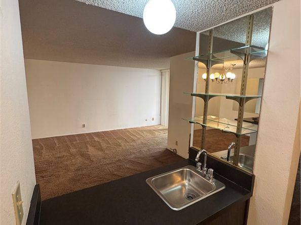 8535 W West Knoll 202, West Hollywood CA 90069