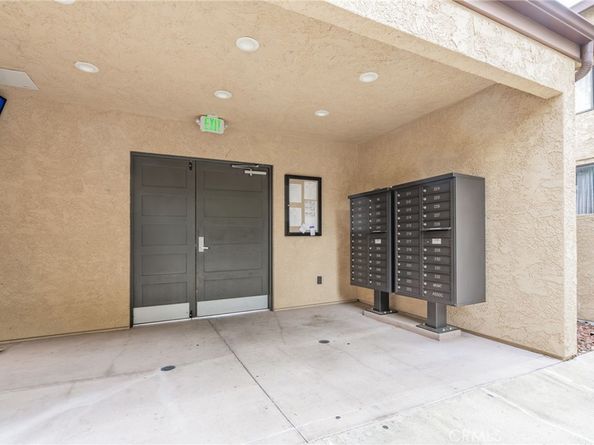 22038 Vanowen Street 113, Woodland Hills CA 91303