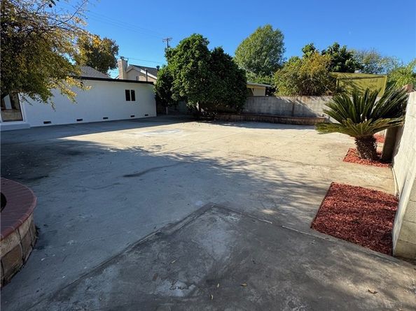 15643 Lassen, North Hills CA 91343