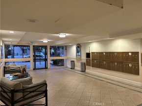 5310 Zelzah 303, Encino CA 91316