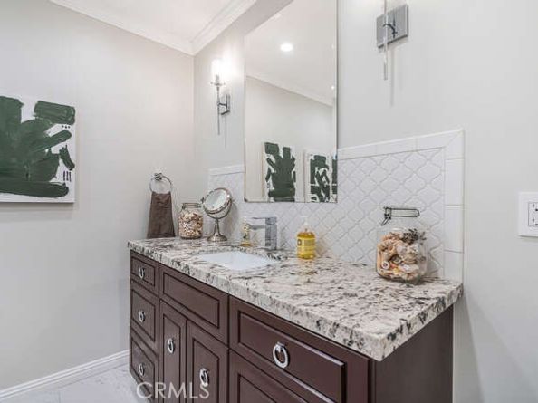 3325 Alginet, Encino CA 91436