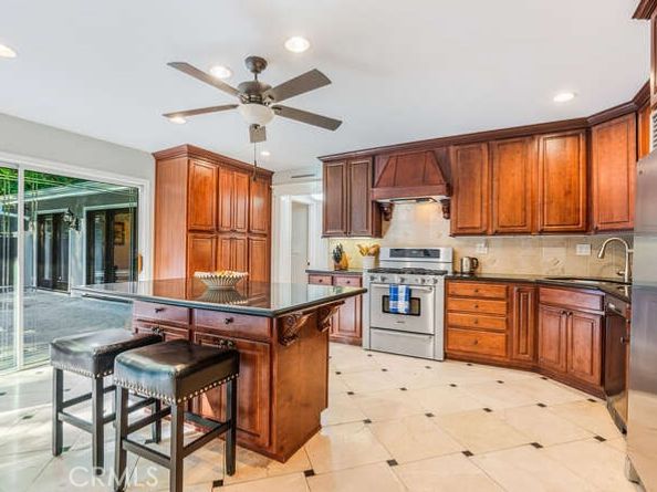 3325 Alginet, Encino CA 91436