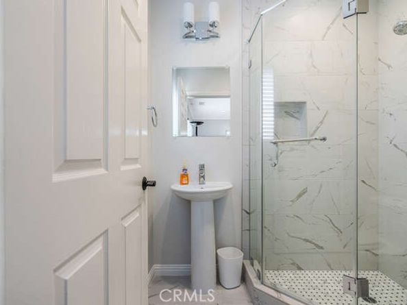 3325 Alginet, Encino CA 91436