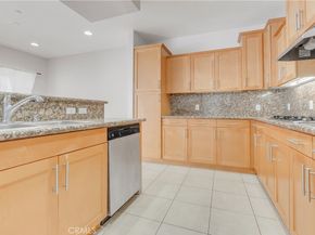 4821 Bakman 201, North Hollywood CA 91601