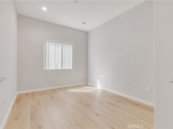 4821 Bakman 201, North Hollywood CA 91601