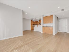 4821 Bakman 201, North Hollywood CA 91601
