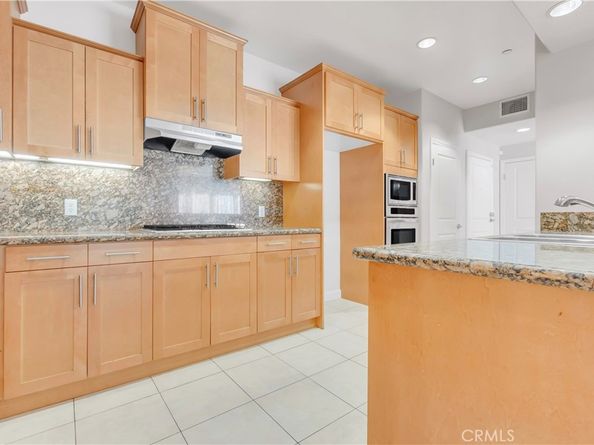 4821 Bakman 201, North Hollywood CA 91601