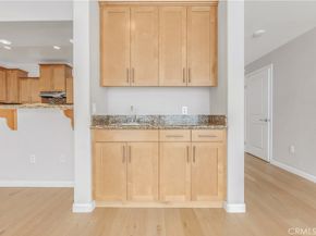 4821 Bakman 201, North Hollywood CA 91601
