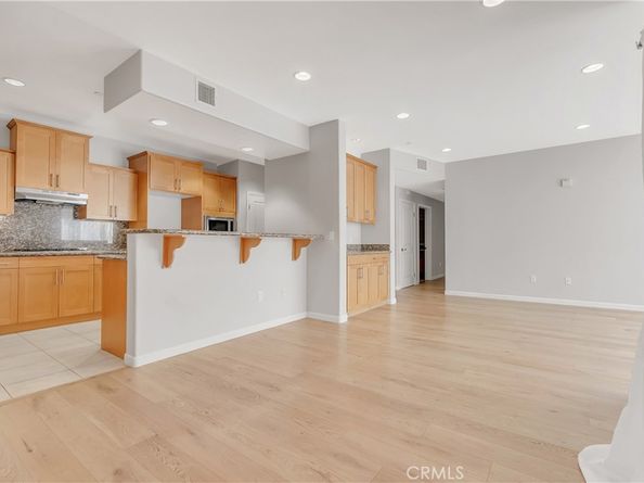4821 Bakman 201, North Hollywood CA 91601