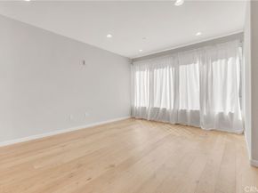 4821 Bakman 201, North Hollywood CA 91601