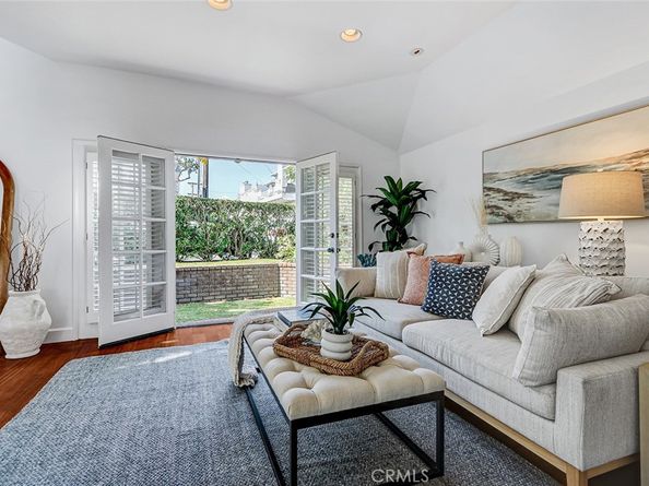 2208 Grandview Avenue, Manhattan Beach CA 90266