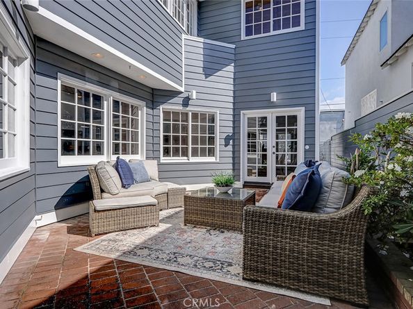2208 Grandview Avenue, Manhattan Beach CA 90266