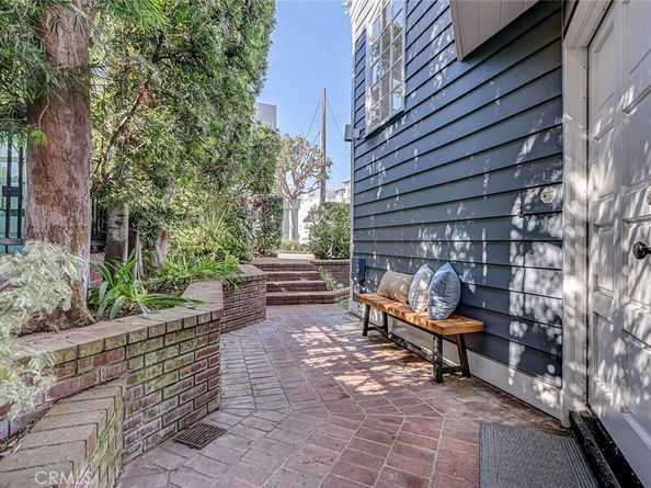2208 Grandview Avenue, Manhattan Beach CA 90266