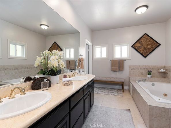 12102 S La Cienega Boulevard, Hawthorne CA 90250