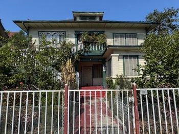 1123 W 18th