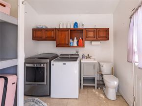 7559 Midfield Avenue, Los Angeles CA 90045