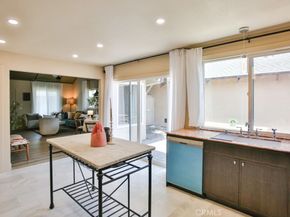 22861 Caminito Manresa 19, Laguna Hills CA 92653