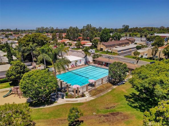 17077 Los Modelos Street, Fountain Valley CA 92708