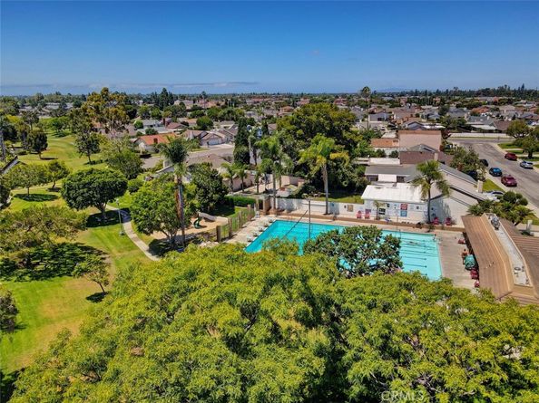 17077 Los Modelos Street, Fountain Valley CA 92708
