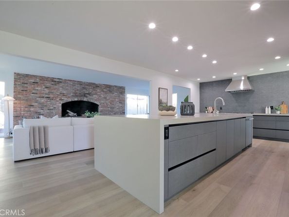 418 E Bay Street, Costa Mesa CA 92627