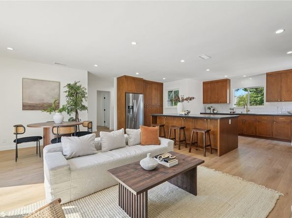 7020 Encino Avenue, Van Nuys CA 91406