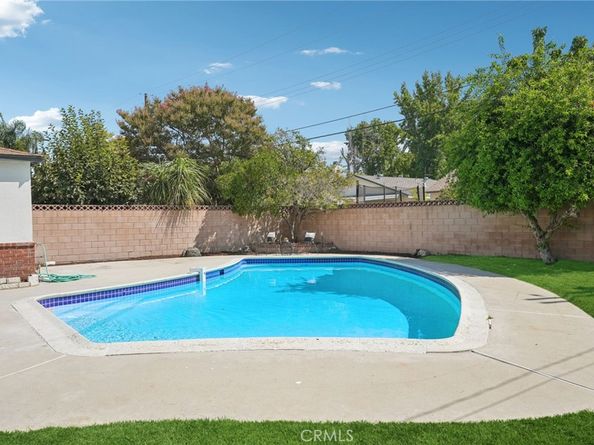 7020 Encino Avenue, Van Nuys CA 91406