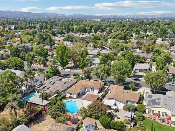 7020 Encino Avenue, Van Nuys CA 91406