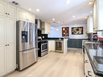 1236 E Highland Ct