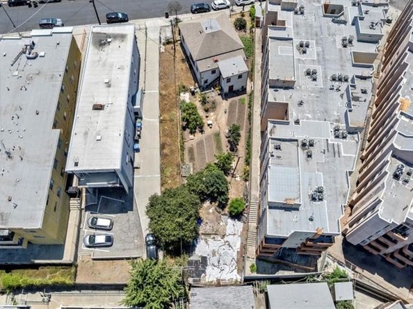 811 N Bunker Hill Avenue, Los Angeles CA 90012