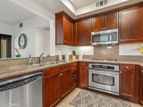 128 N Oak Knoll Avenue 317, Pasadena CA 91101