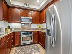 128 N Oak Knoll Avenue 317, Pasadena CA 91101