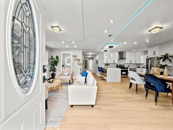 13910 Pomerado Road, Poway CA 92064