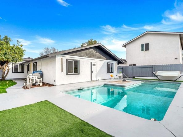 13910 Pomerado Road, Poway CA 92064