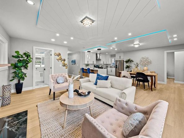 13910 Pomerado Road, Poway CA 92064
