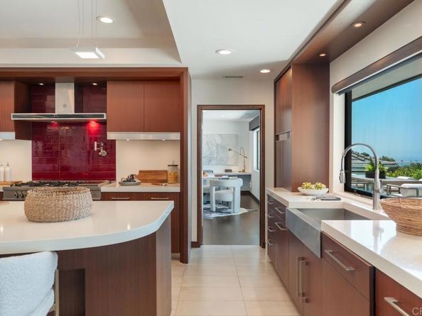 1126 Muirlands Vista Way, La Jolla CA 92037