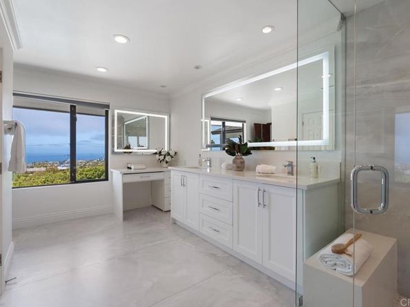 1126 Muirlands Vista Way, La Jolla CA 92037