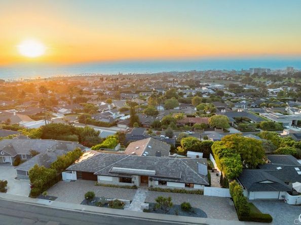 1126 Muirlands Vista Way, La Jolla CA 92037