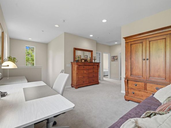 6901 Tourmaline Place, Carlsbad CA 92009