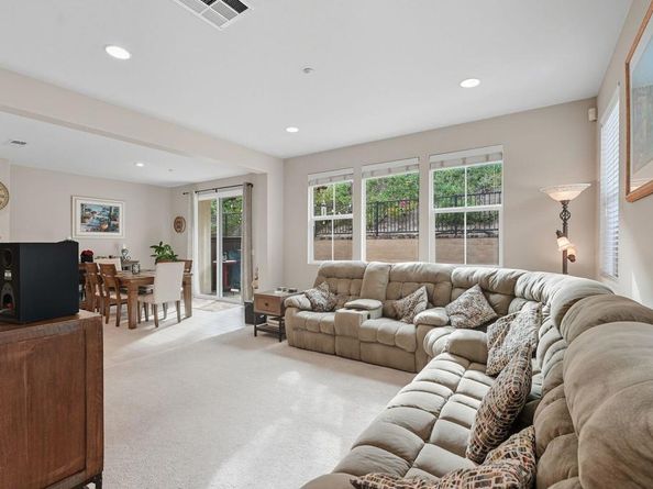 6901 Tourmaline Place, Carlsbad CA 92009