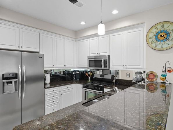 6901 Tourmaline Place, Carlsbad CA 92009