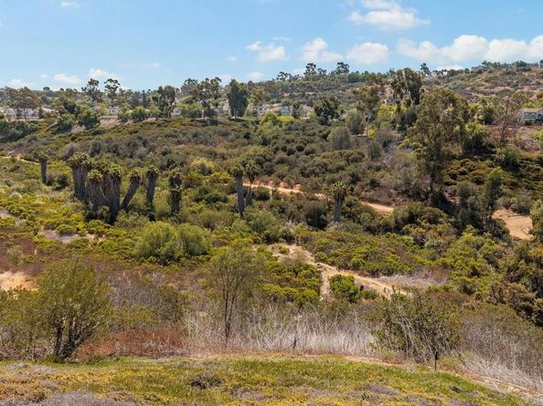 2119 SAND CREST Way, San Marcos CA 92078