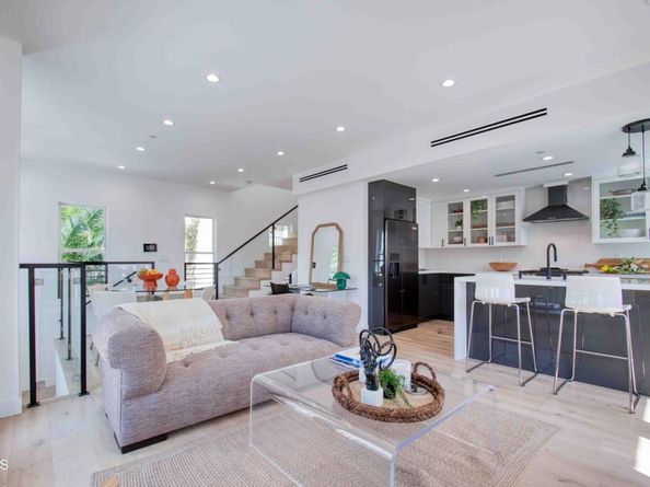 1901 N Stoke Lane, Los Angeles CA 90068