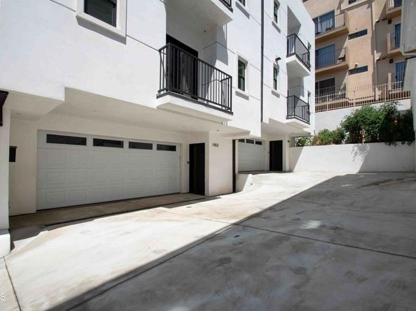 1901 N Stoke Lane, Los Angeles CA 90068